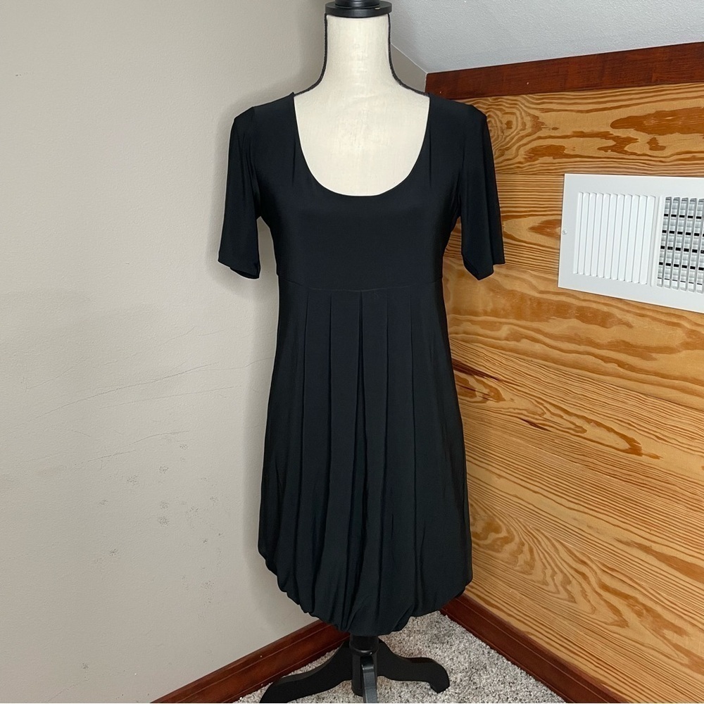 White House Black Market Black Bubble Hem Pleated Scoop Neck Mini Dress Medium